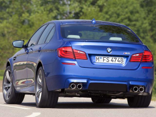 Illustration for article titled 2012 BMW M5: First Photos
